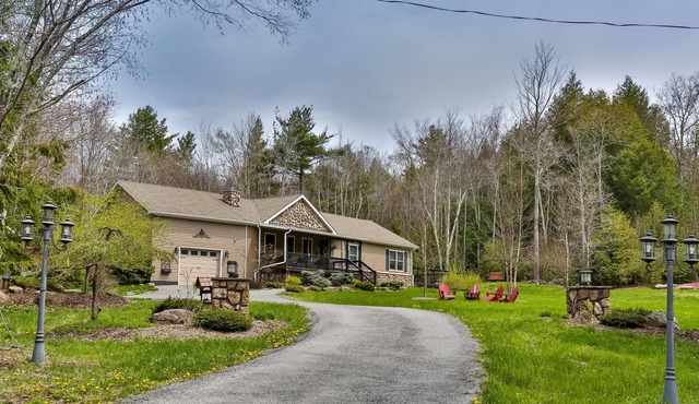 Modern Mountain Oasis with Hot tub, Heated Pool, Games, Close to Ski/Mountains