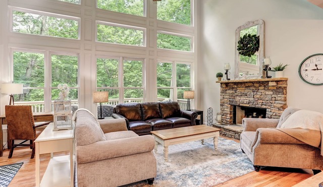 Modern Mountain Retreat, Big Canoe, Views, Hot Tub, Game Room, Pet friendly