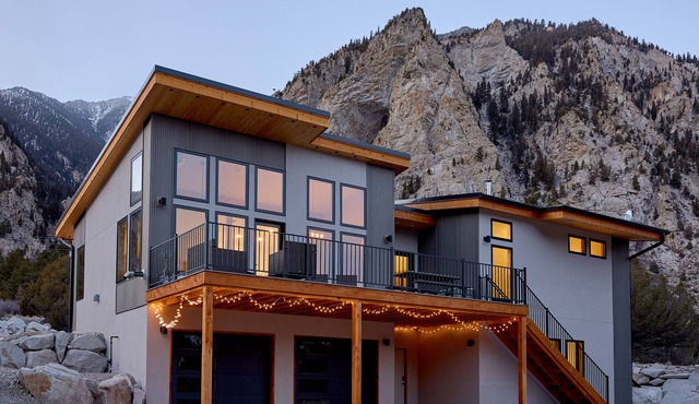 Modern Mountain RetreatnnSTR License # 006798n