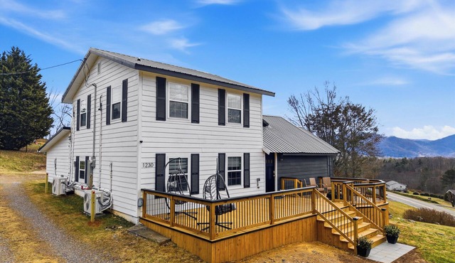 Modern Mountain Retreat! Views and Stargazing!