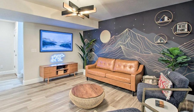 Modern Mountain Townhome about 1 Mi to Bear Lake!