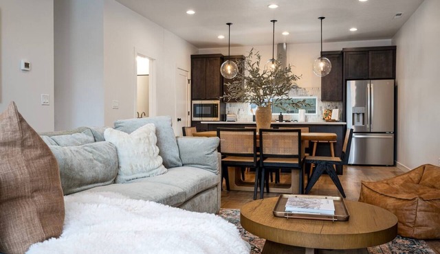Modern Mountain Escape R5054|Snowbasin Ski Getaway