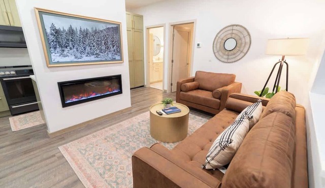 Modern Mountain View Suite Walk to Downtown Eats