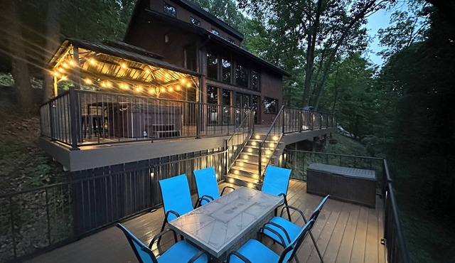 Modern Mountainside Retreat w/Hot Tub, WiFi, Kitchen & Scenic Views