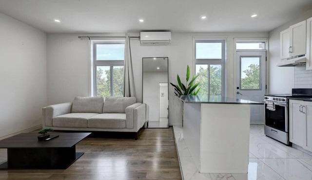 Modern MTL Getaway– A Sleek NDG Escape