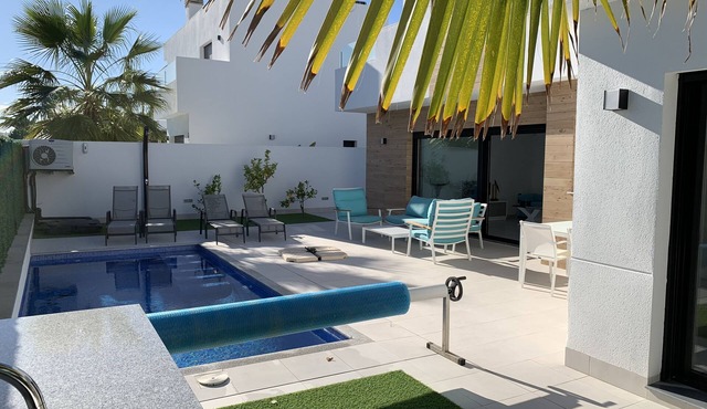 MODERN NEW BUILD VILLA FOR 6 PEOPLE WITH HEATED PRIVATE POOL