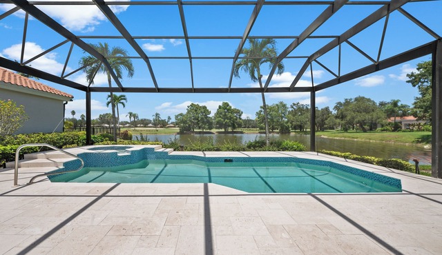 Modern Naples Villa - 3BDR w/Priv Pool & Hottub - Vineyards Golf Course Access
