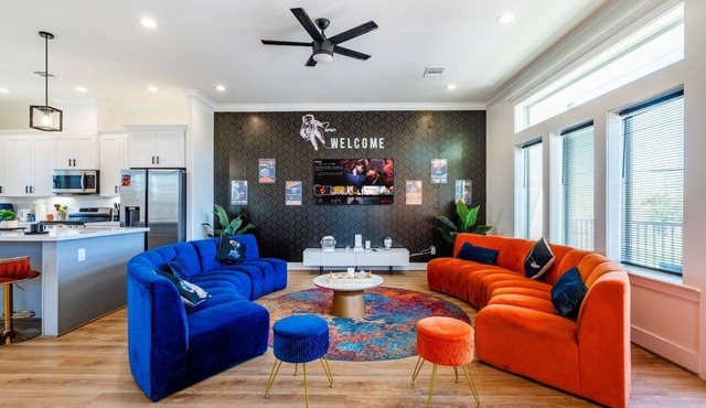 Modern "NASA" Home - Billiard, Ping pong, Rooftop
