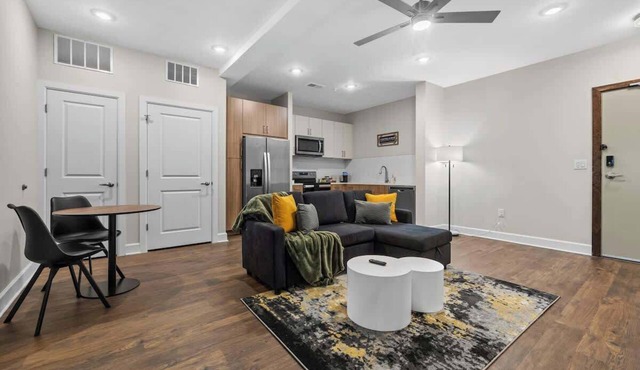 Modern Nashville 1BR, Walk to Gulch and Broadway