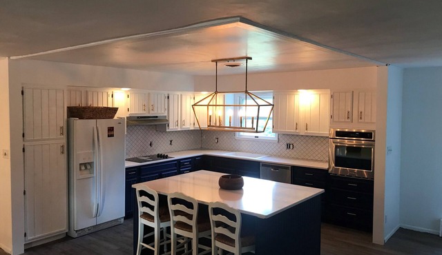 Modern nautical themed home steps from the beach, park, CMA and bars/restaurants