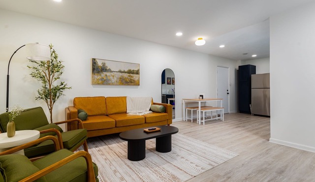 Modern ND Bungalow Cornhole/Pong/FirePit Sleeps 6+