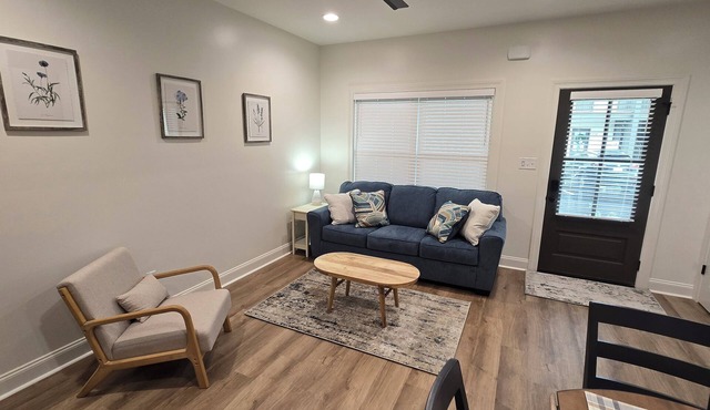 Modern new 1-Bedroom condo, sleeps 4, close to Ole Miss in wonderful Oxford