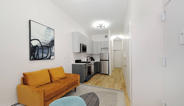 Modern New 2-BDR apartment steps to Central Park with WiFi, AC, Washer&Dryer