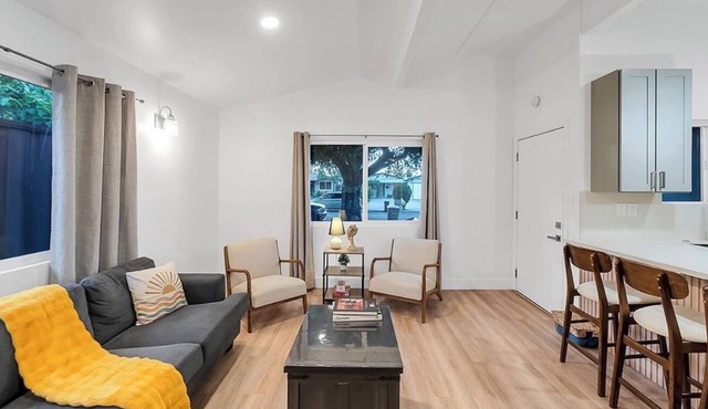 Modern new 4-bedroom house with big backyard in San Jose