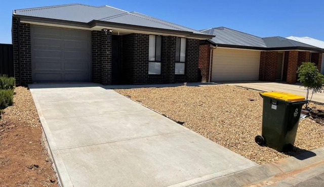 Modern New 4BR Spacious Peaceful Family Home