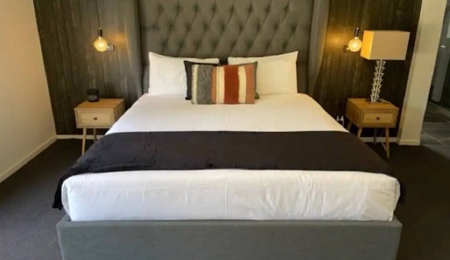 Modern New Beautiful House Near Geelong Sleeps 6-8 Adults and 5 Kids