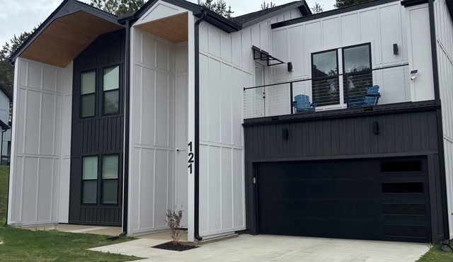 Modern, New Build Dog Friendly 3-bedroom home close to DT Greenville