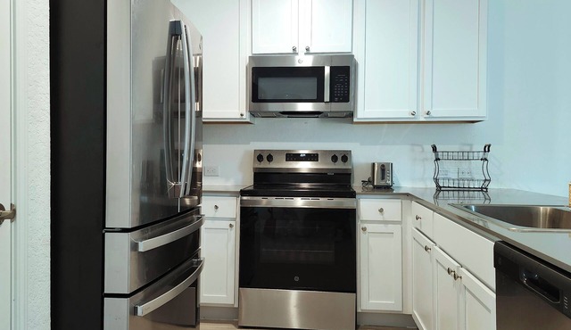 Modern New Build Near Toyota, Amazon & Lackland AFB - Ideal for Long Stays