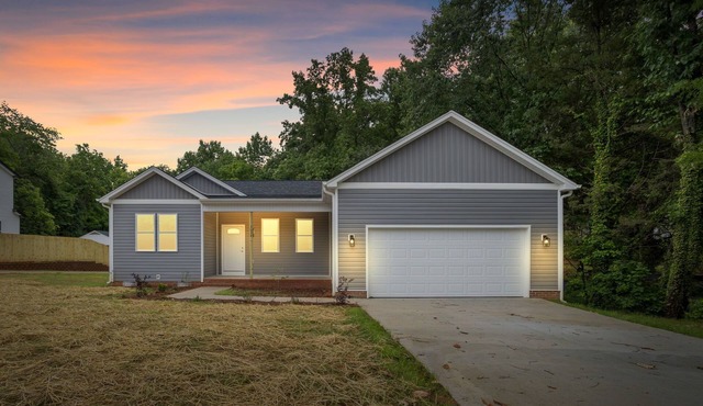 Modern New Build/3 BDR/2 Bath/Central Location