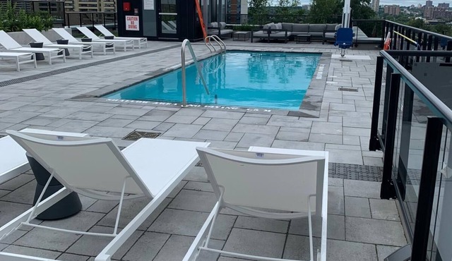 Modern new condo in the heart of downtown - Full furnished