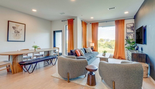 Modern, New Condo, on Nashville's riverfront. Beautifully decorated for an out of this world stay.