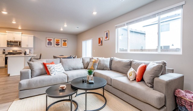 Modern New Construction, Work From Home, Families Welcome, Hikes, Rivers, Parks