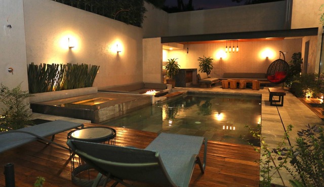 Modern New Luxury Private Villa for Family Fun - Pool, Jacuzzi, King Beds, Patio