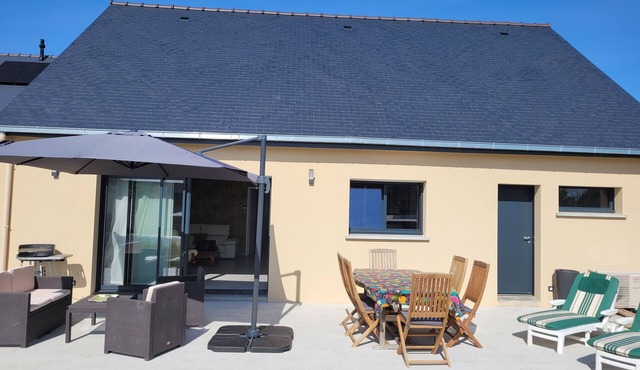 Modern, new single-storey villa close to the sea