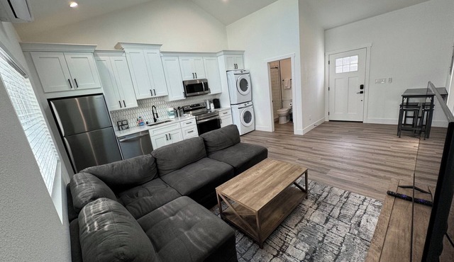 Modern & New ~ Walk to DowntownnEntire 2BD guesthouse in Pleasant Hill