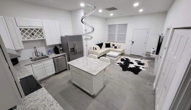 Modern Newly built 2-bedroom house minutes from downtown ParknHills