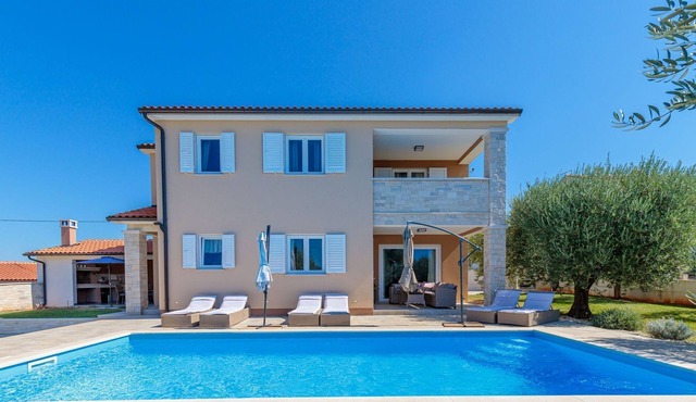 Modern newly built Villa in a beautiful location with private pool and garden