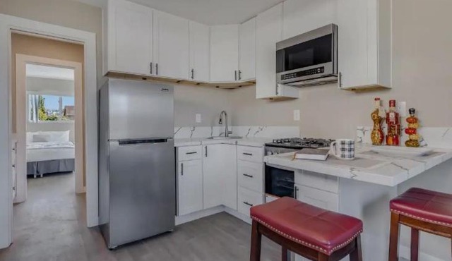 Modern newly remodeled 1 bed