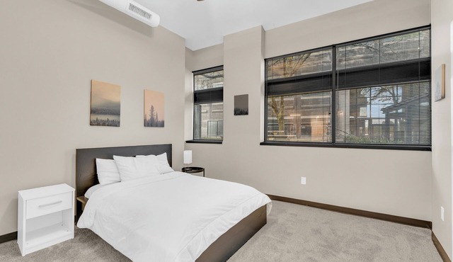 Modern & Nice Place in Kansas Free Parking & WiFi Clean Comfortable and Quite