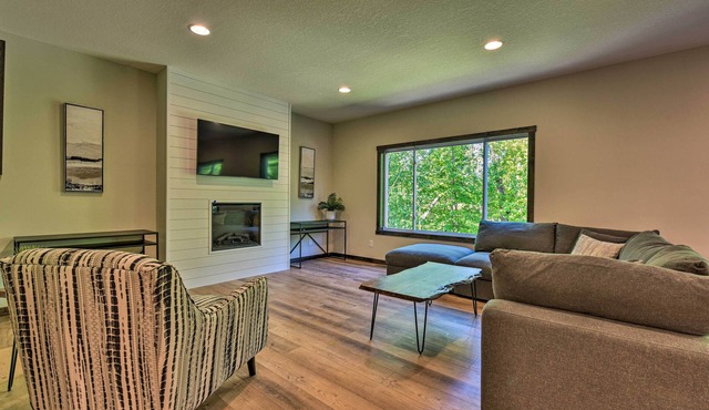 Modern Nisswa Escape w/Deck: Walk to Gull Lake!
