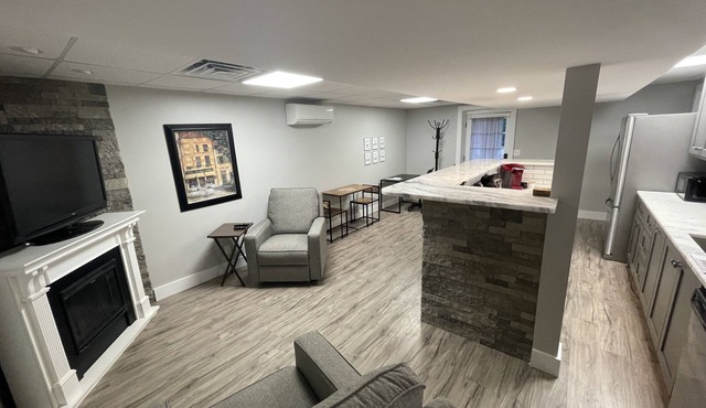 Modern, no street noise, central location!