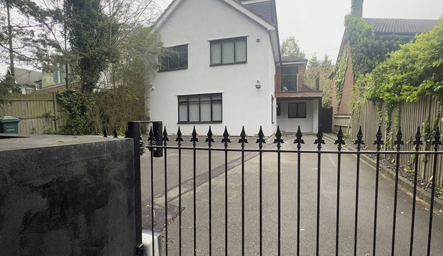 Modern North London Oasis - Modern House w/ Parking and Garden