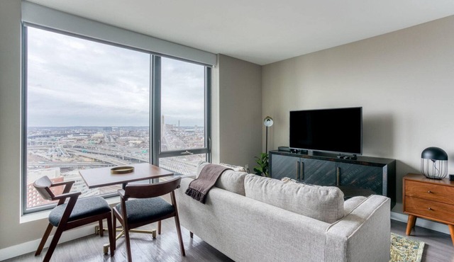 Modern North Station Studio w/Gym & W/D, nr Dining, by Blueground