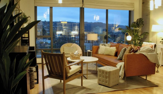 Modern NW Portland Condo in the heart of the city. 30 day minimum stay