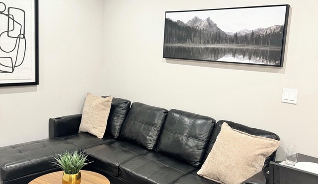 Modern NW retreat-Banff access