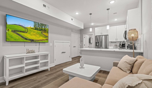 Modern Oak Unit w/ Rooftop