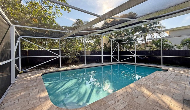Modern Oakland Park Retreat Near Beach & Dining