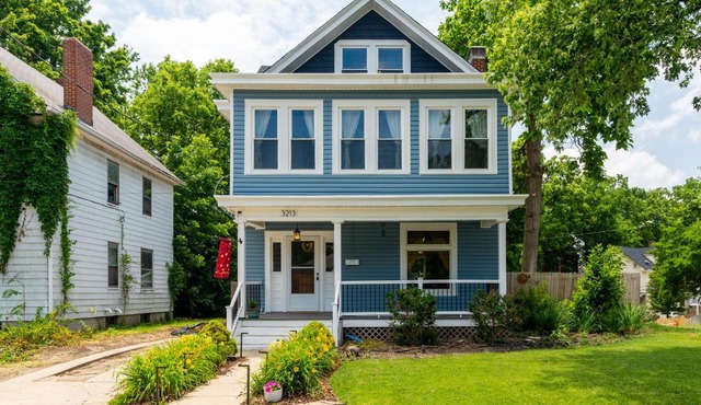 Modern Oakley Retreat - King Bed - Free Parking - Centrally Located