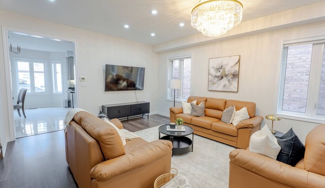 Modern Oakville Home | 2 King, 2 Queen + Gazebo