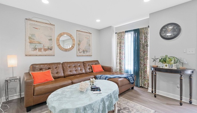 Modern Oasis- Downtown Luxury Stay, Spacious Cozy Home