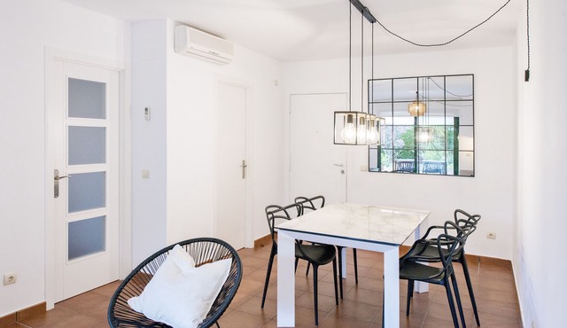 Modern Oasis by the sea. Luxurious urb with pool