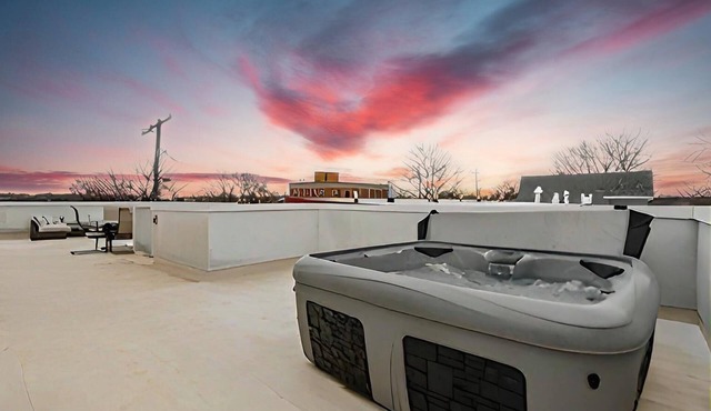 Modern Oasis in Columbus with Hot Tub on Roof with City Views