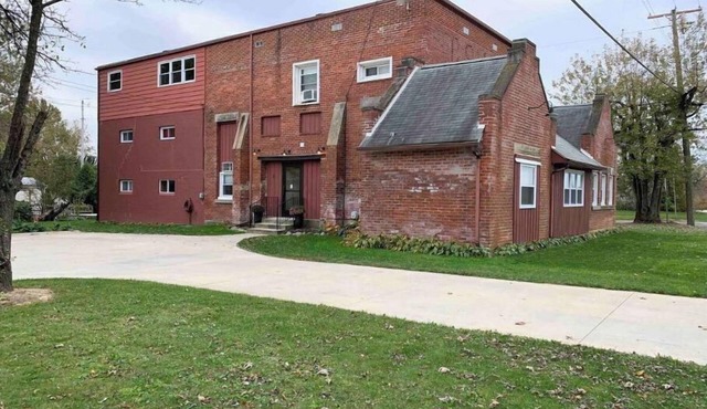 Modern Oasis in Historic 1 BR Apt