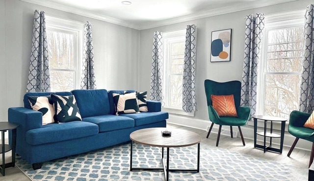 Modern Oasis King Beds Walk Downtown