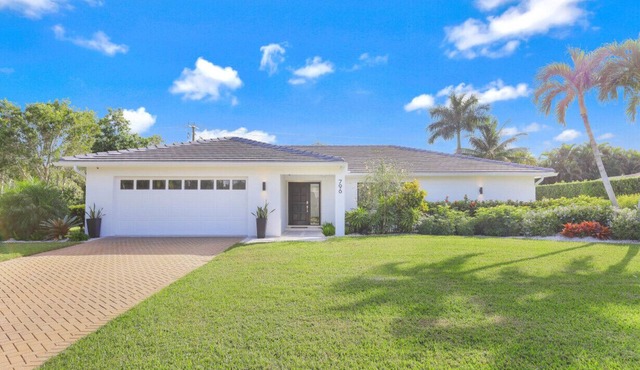 Modern Oasis: Private Beach Access. Minutes from Downtown & Optional Golf Cart