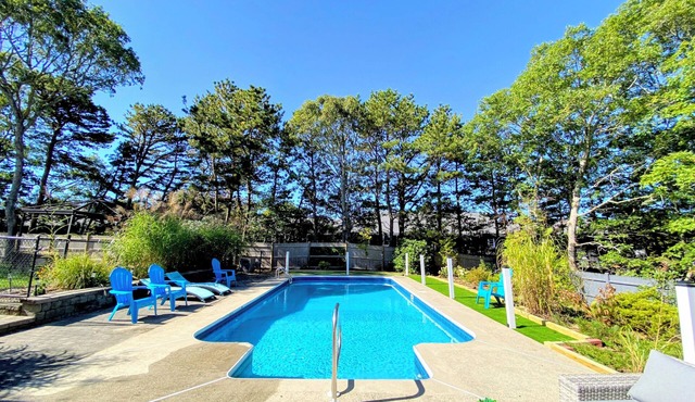 Modern Oasis. Private Heated Saltwater Pool. Huge Lounge Deck. Beach Golf Bike.